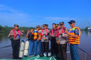 Kapolresta Pekanbaru Pantau Aktivitas Bongkar Muat Di Kawasan Pelabuhan Rakyat Sungai Siak